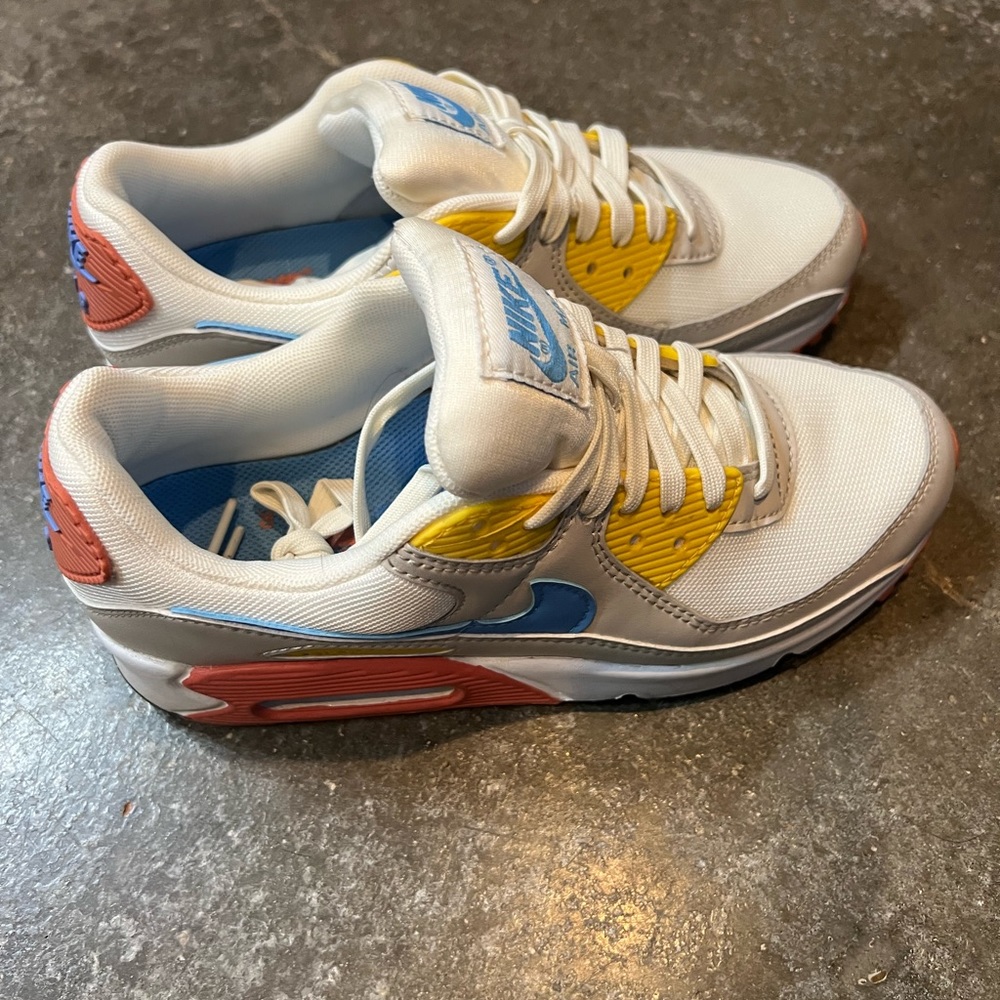 Women’s Nike Air Max 90 Size 7